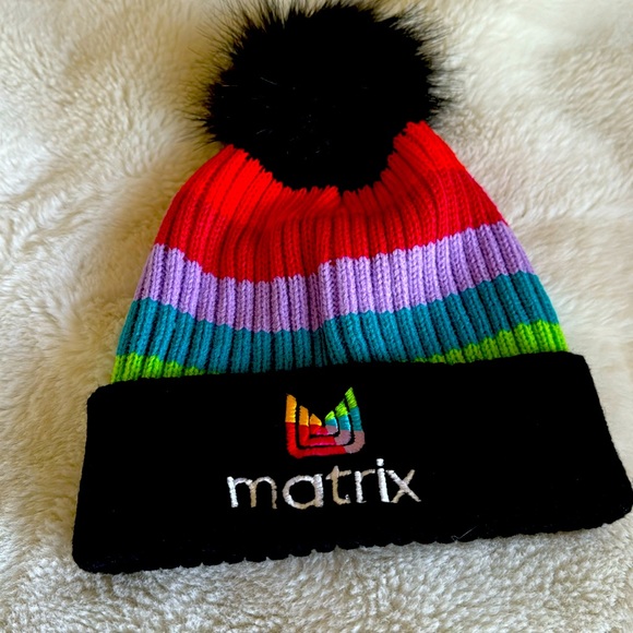 Bright beanie hat - Picture 1 of 3